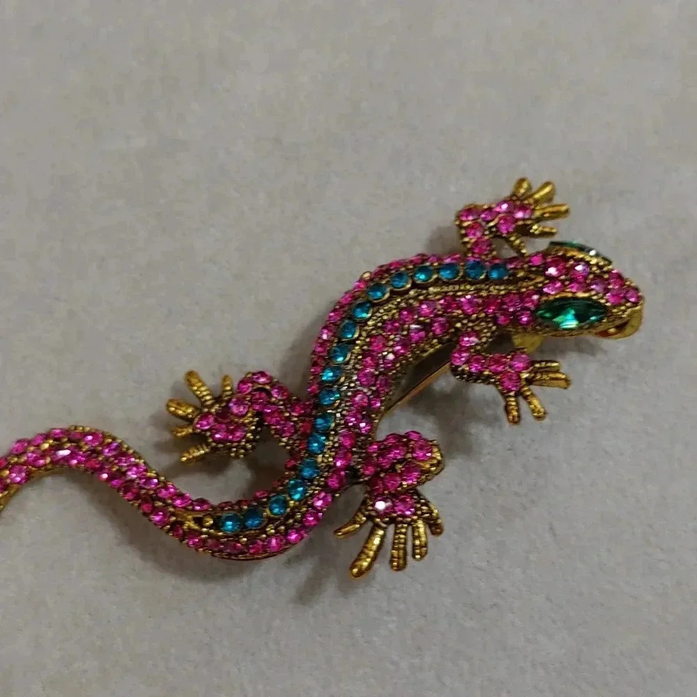 Gecko Lizard Rhinestone Brooch - Picture 3 of 7